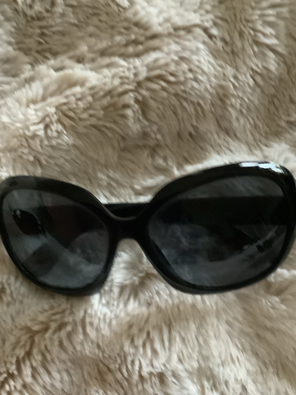 Classic Black Women's Sunglasses - Timeless UV Protection